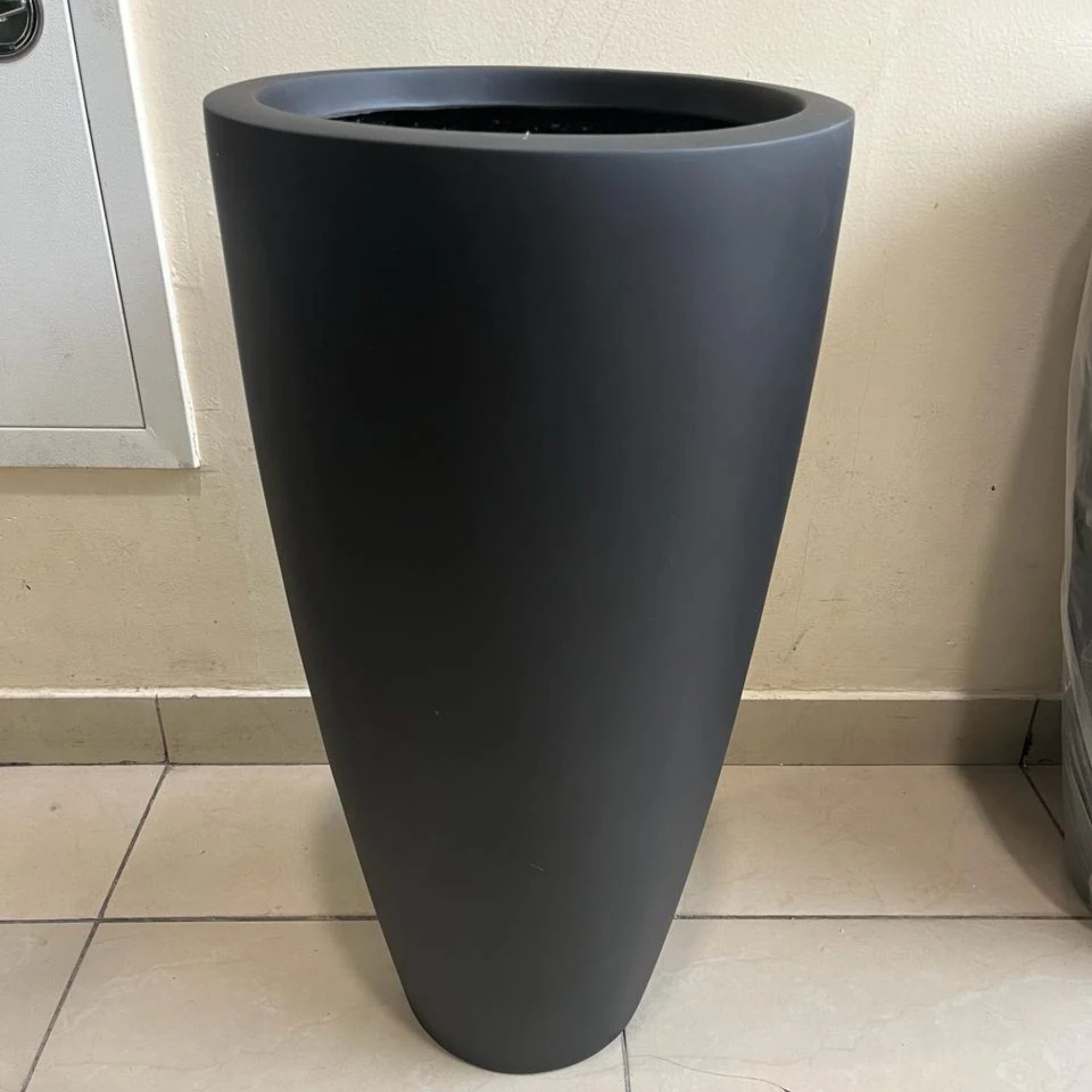 Large Fiber Clay Resin Indoor, Outdoor, Planter Garden Pots