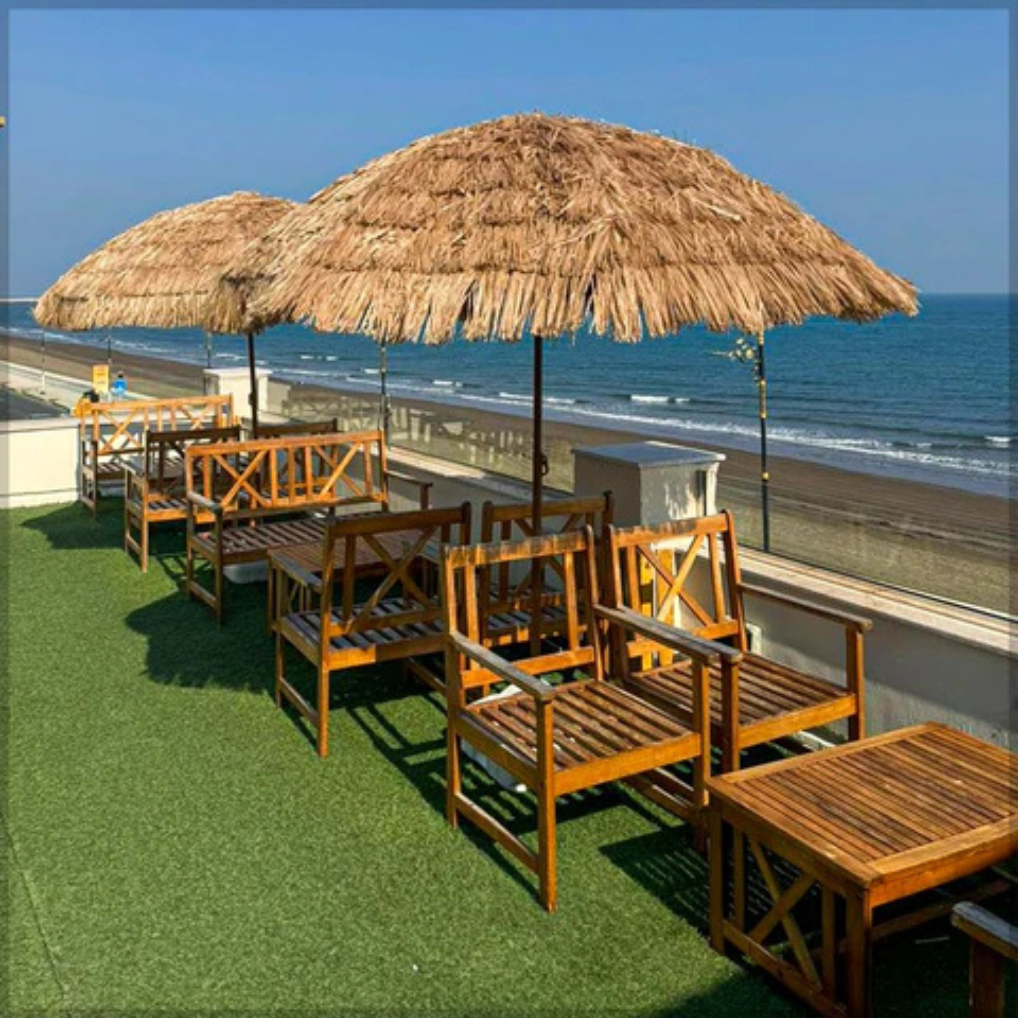 Outdoor Hawaiian Straw Umbrella – Umbrella Only