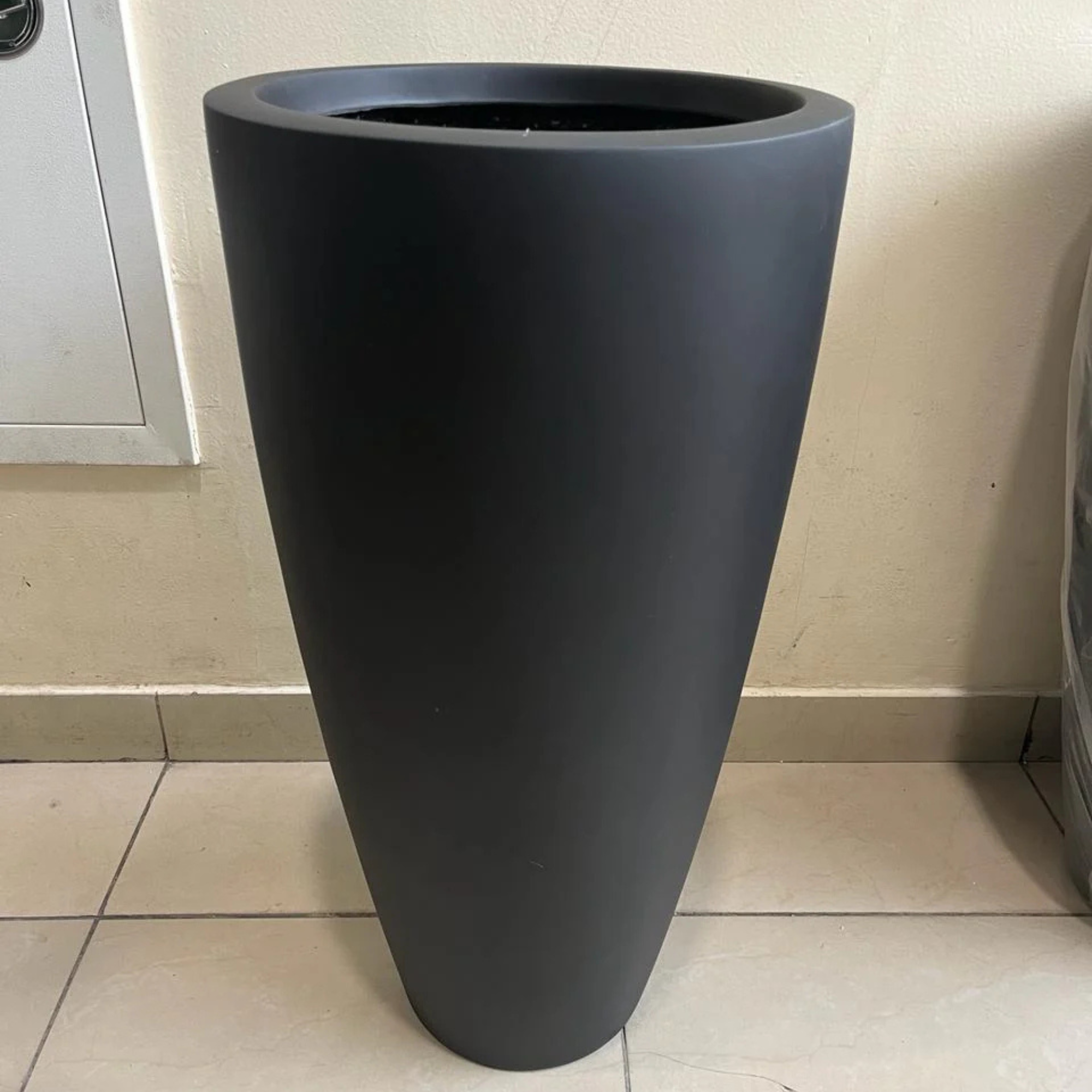 Large Fiber Clay Resin Indoor, Outdoor, Planter Garden Pots